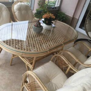Samsun Bambu Bahçe Balkon Takımı Masa Sandalye seçenekleri ile sizlere balkon mobilyası konusunda çok kolay karar vermenizi sağlar. Görsel açıdan çok zengindir. Tamamen el yapımı ürün olan Samsun Bambu Masa takımı evlerinizi aydınlatır ve 4 kişilik aileler için mükemmel bir çözümdür.